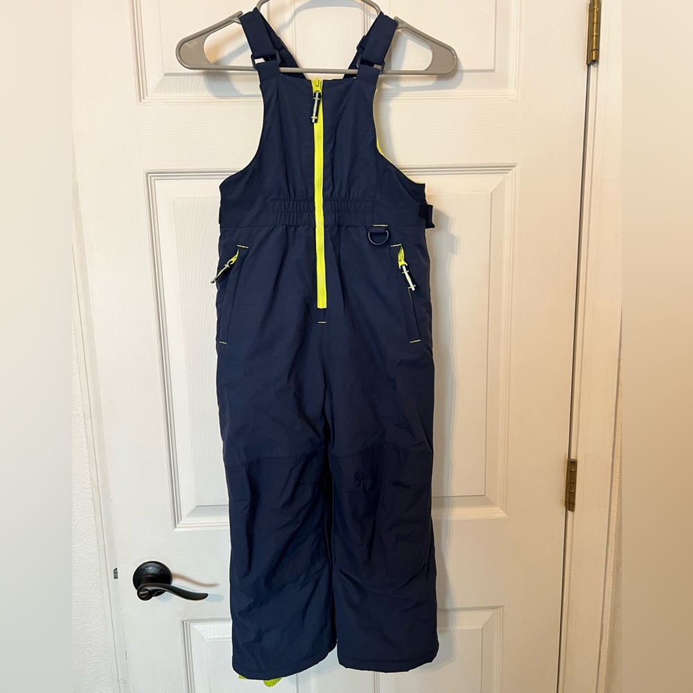 Boy’s snow bib. Amazon Essentials size Small.